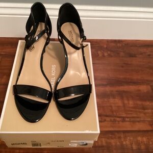 MICHAEL KORS SIMONE SANDAL